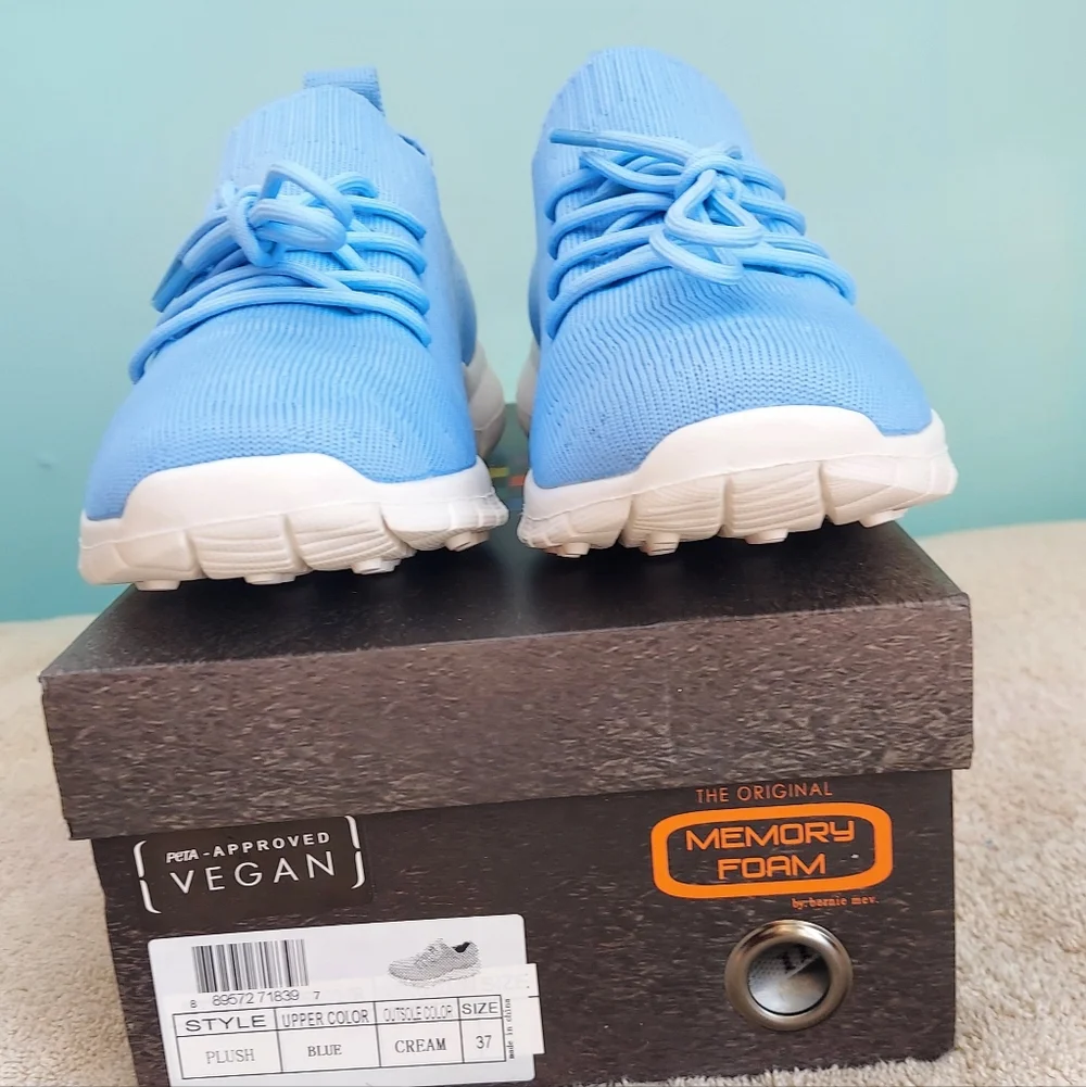 Bernie Mev Plush Blue & Cream Memory Foam Vegan Sneakers Women's Size 6 & 10 NWT - Picture 8 of 12